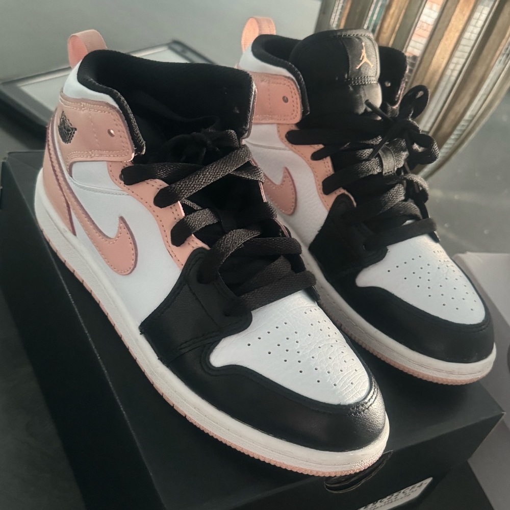 Jordan 1 mid youth